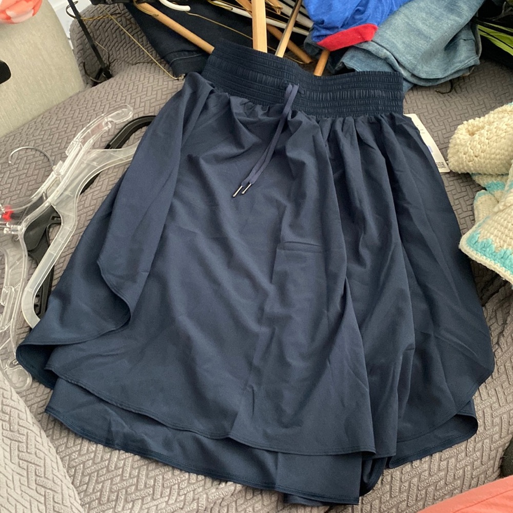 Nwt Lululemon the everyday skirt in navy size 6